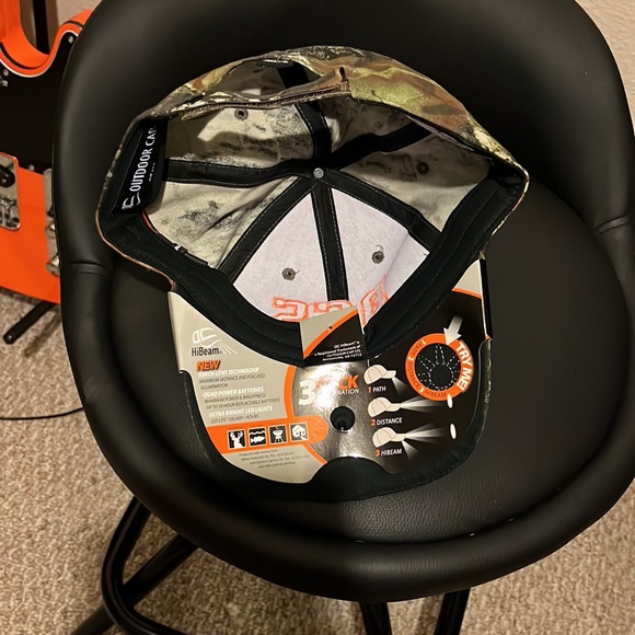 Ball hat with light on it - Picture 2 of 3